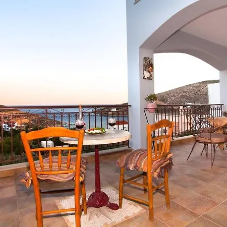 Nikis Seaside House Casa de Férias *