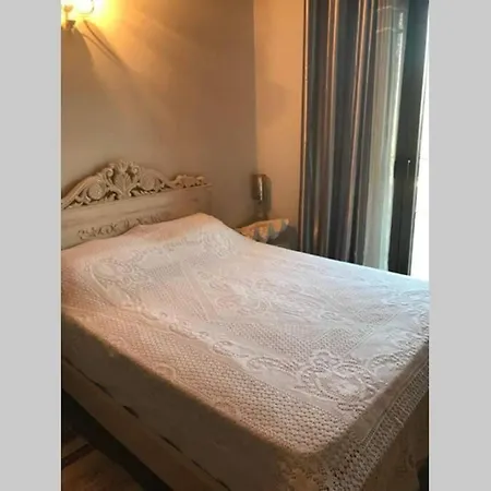 Nikis Seaside House *