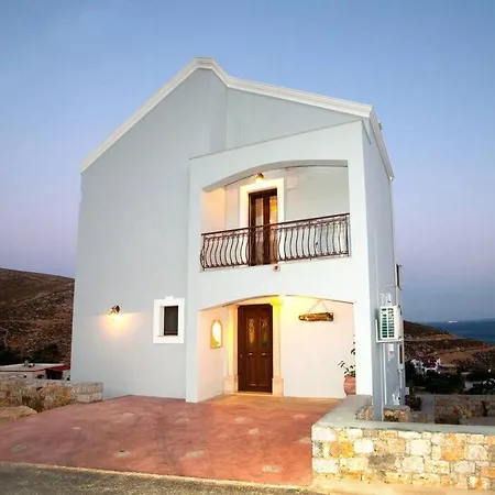 Nikis Seaside House Casa de Férias