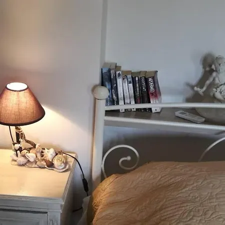 Nikis Seaside House Casa de Férias