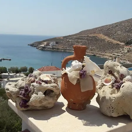 Nikis Seaside House Casa de Férias