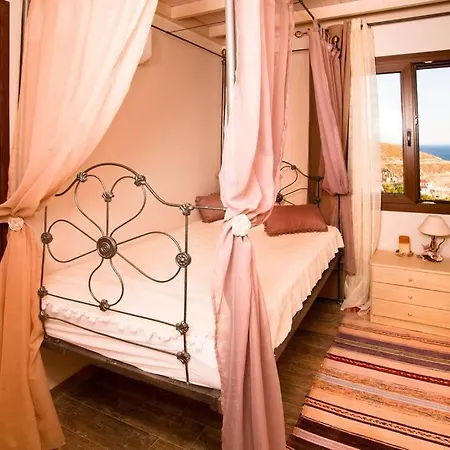 Nikis Seaside House *