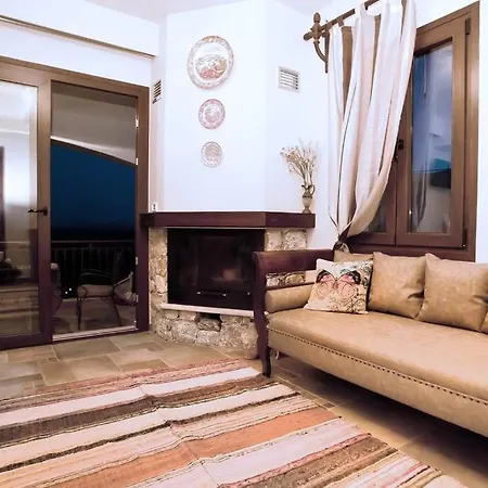 Nikis Seaside House *