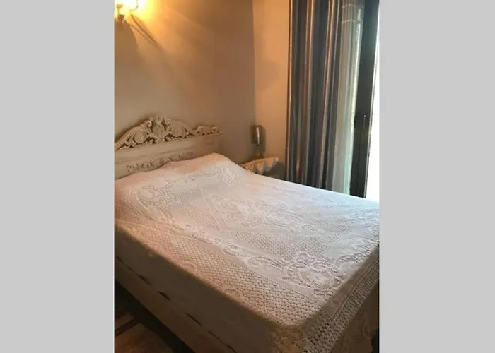 Nikis Seaside House *