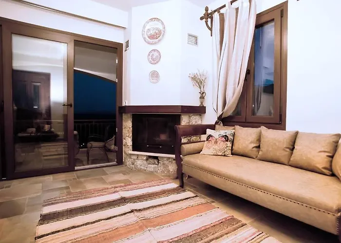 Nikis Seaside House *